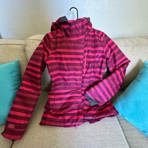 Mountain Hardwear ski/snow jacket. Size small.